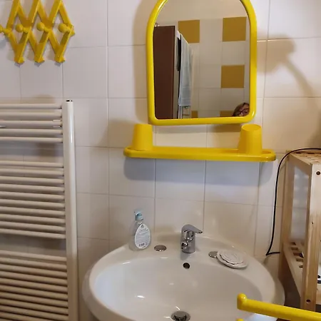 Casa Con Ampio Giardino - Minimo 3 Notti